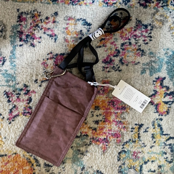 BAGGU phone sling nylon crossbody bag in peppercorn (raisin, brown) NWT - Picture 4 of 11